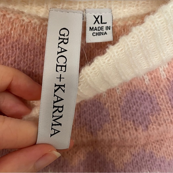 Cream sweater with pastel designs - Picture 4 of 5